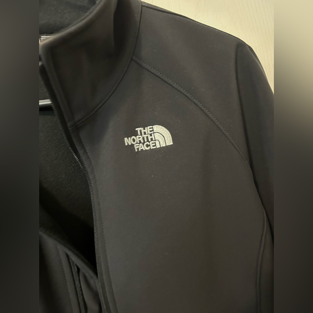 The North Face Womens Windwall Black Jacket - Picture 5 of 10